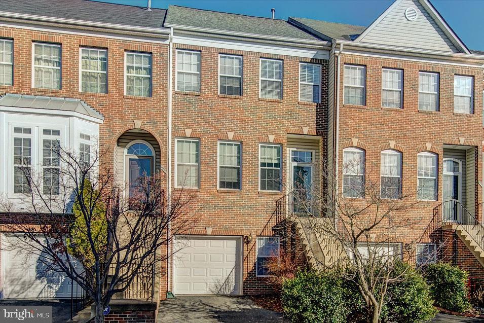 2534 James Madison Cir, Herndon, VA 20171 - photo 1