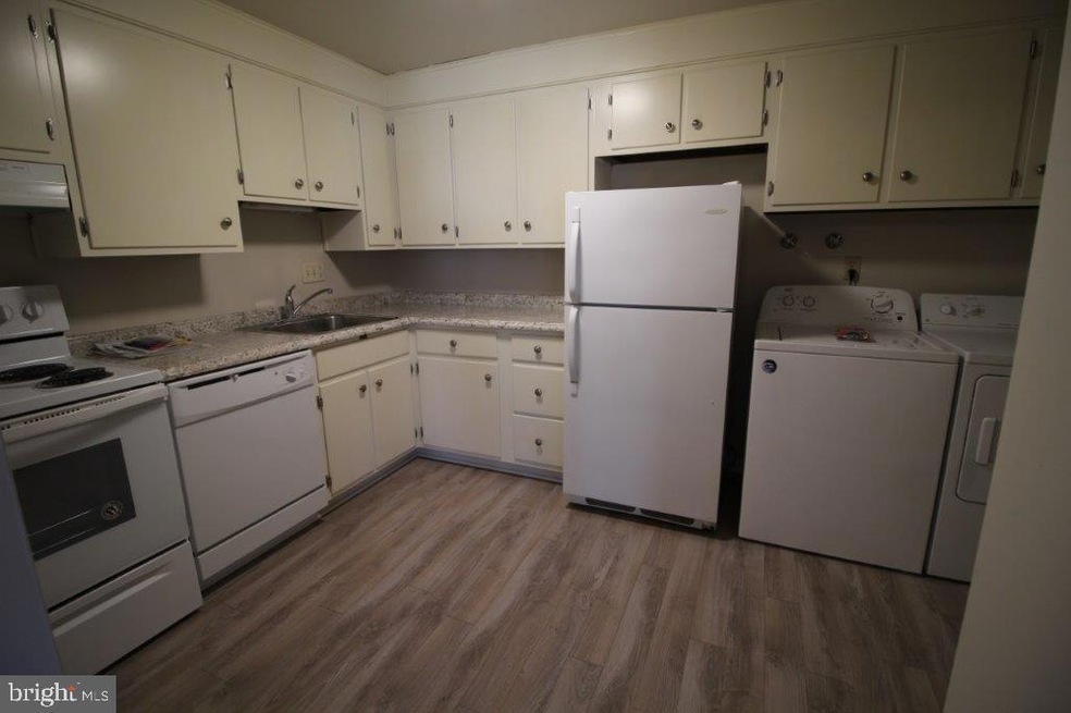 101 W Main St unit . 2, New Holland, PA 17557 - photo 1