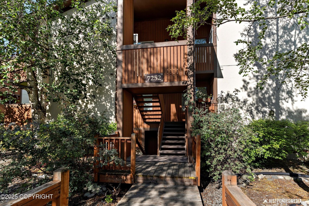 7252 Foxridge Cir unit 11C, Anchorage, AK 99518 - photo 1