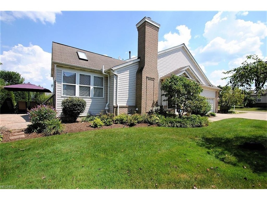 Lovely condo located on Glen Eagle golf course