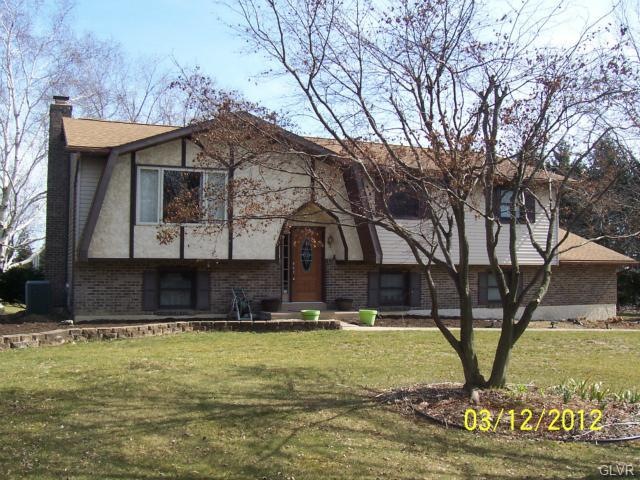 518 Hilldale Dr, Bath, PA 18014 - photo 1