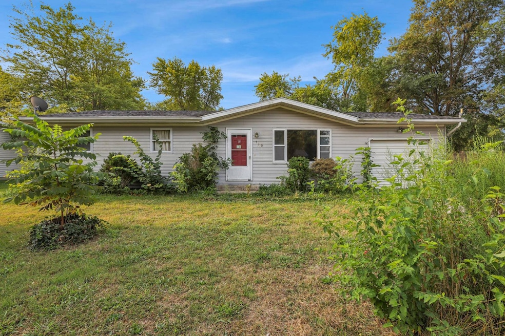 710 Field St, Altamont, IL 62411 - photo 1