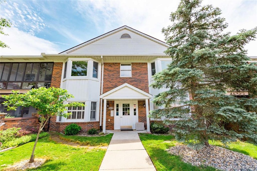 8629 Mathias, Unit 48, Grosse Ile (1 of 35).jpg