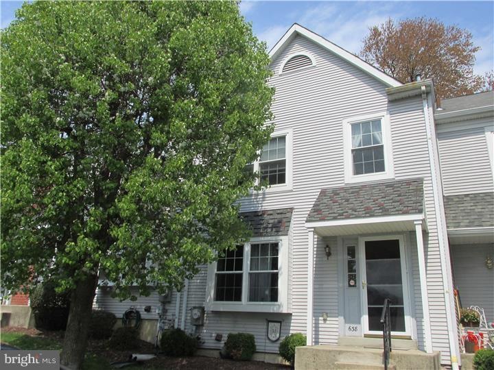 638 Kenney Ln, Brookhaven, PA 19015 - photo 1