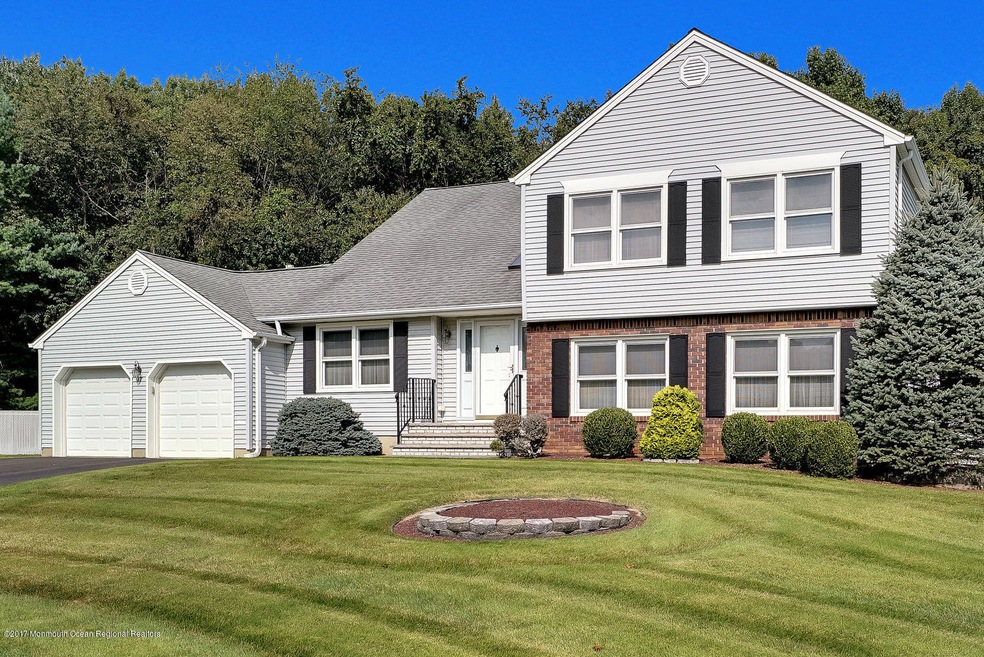 17 Carriage Ct Marlboro-large-003-112-Fr