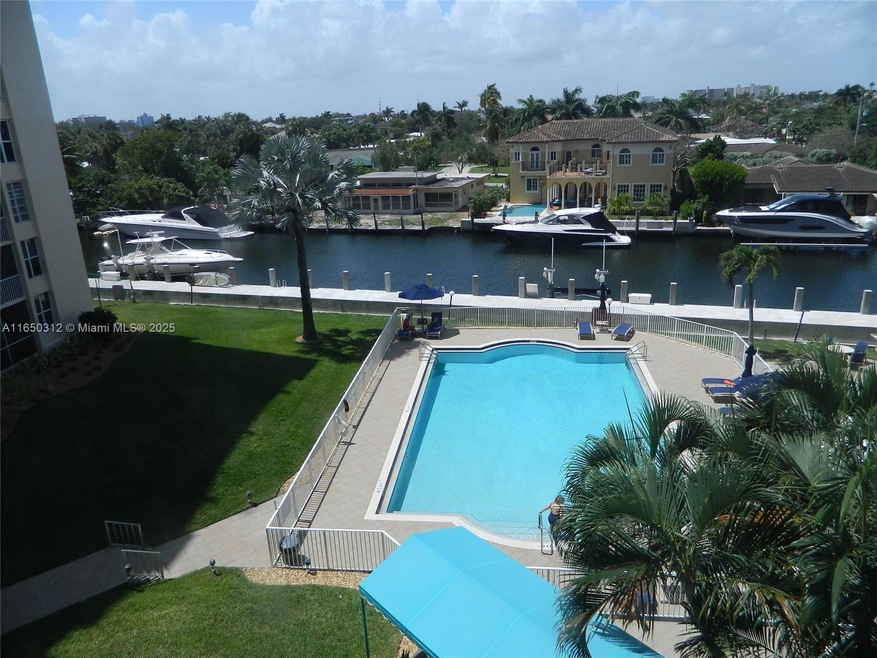 Canal Views from Balcony and Bedroom