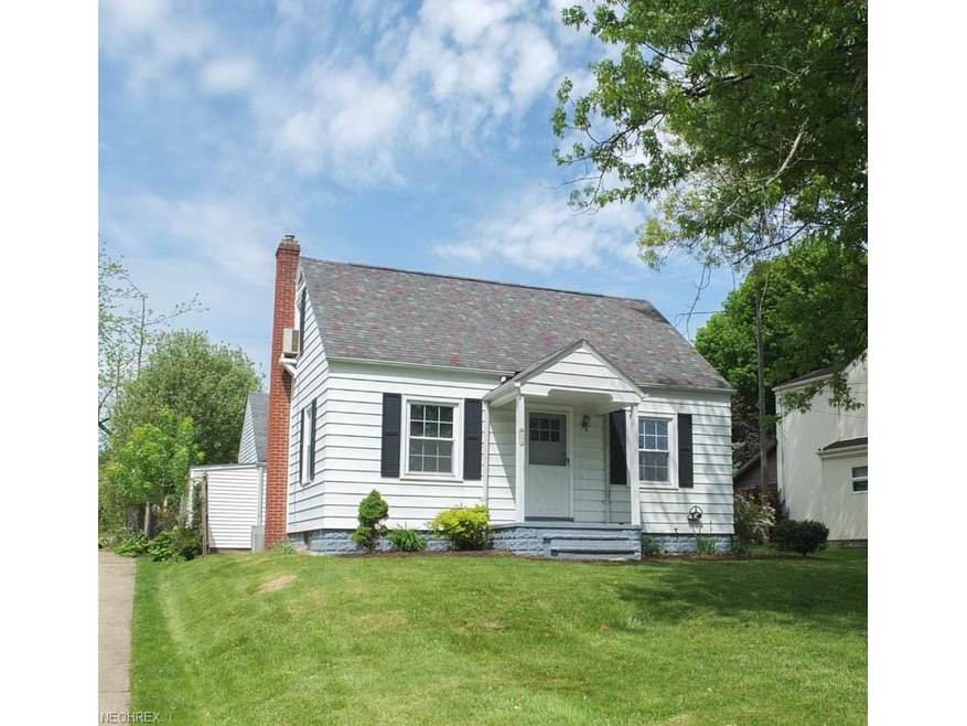 Nicely maintained 3 bedroom, 2 full bath home with