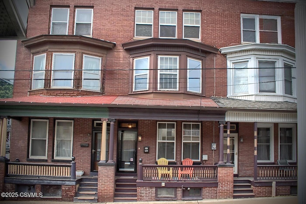 609 E Commerce St, Shamokin, PA 17872 - photo 1