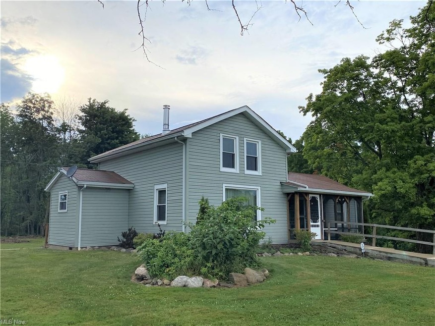 2-3 Bedroom, 1-bath home with main floor bed, bath
