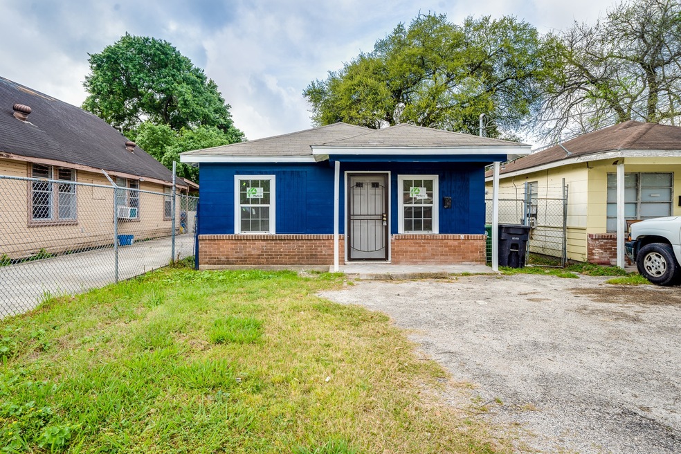 3710 Cactus St unit 3716, Houston, TX 77026 - photo 1