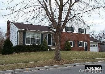 14 Manor Dr, Bethpage, NY 11714 - photo 1