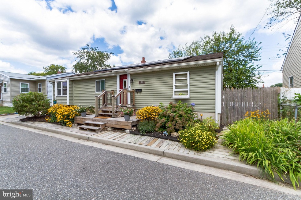 327 Coolidge Ave, Penns Grove, NJ 08069 - photo 1