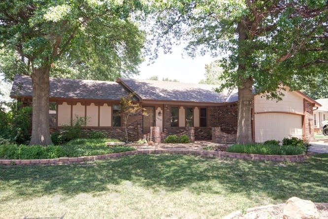 A beautiful 3 bedroom, 2 bath home in a well-estab