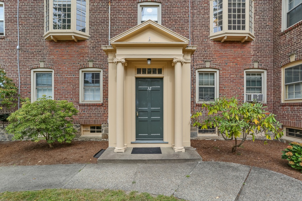 32 Rowsley St unit 4, Bridgeport, CT 06605 - photo 1