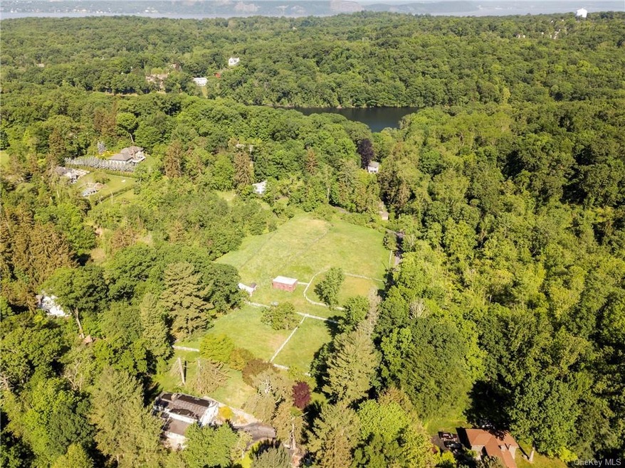 399 Old Sleepy Hollow Rd, Pleasantville, NY 10570 - photo 1