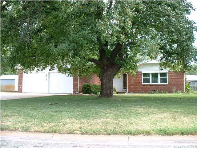 Welcome home to 1710 W. Nottingham Ct.!