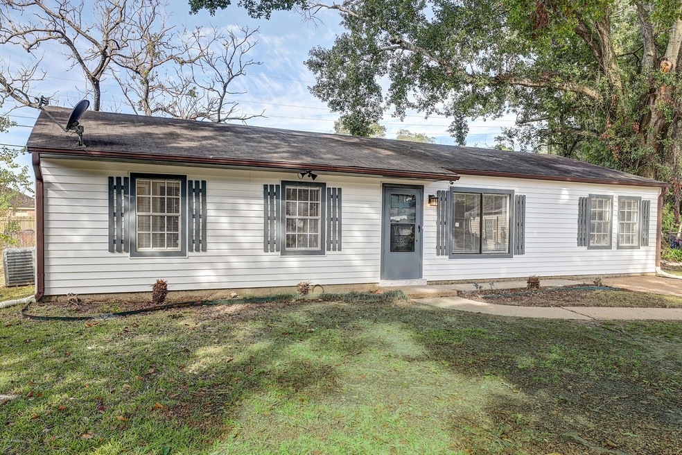827 Fairmont-1