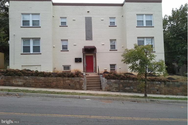 2801 R St SE unit 4, Washington, DC 20020 - photo 1