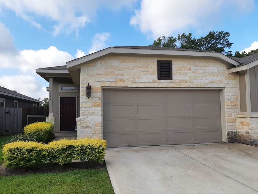 9725 Grosbeak Ln, Magnolia, TX 77354 - photo 1