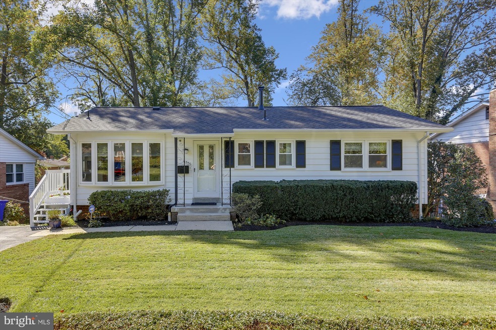 11306 Mapleview Dr, Silver Spring, MD 20902 - photo 1