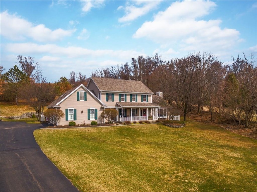 Welcome to 1153 Strong Road, an amazing Ketmar-bui