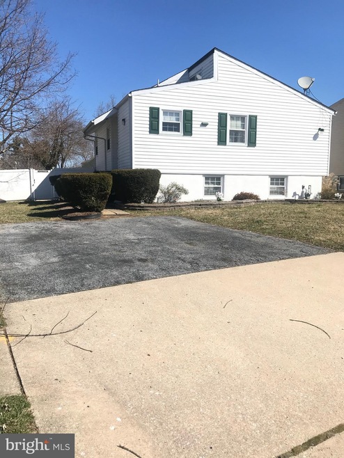 2 Charleswood Ct, Gwynn Oak, MD 21207 - photo 1