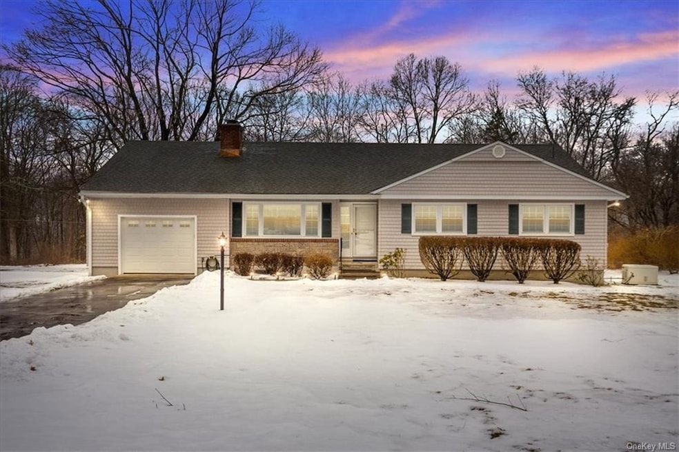 31 Stonehouse Rd, Somers, NY 10589 - photo 1