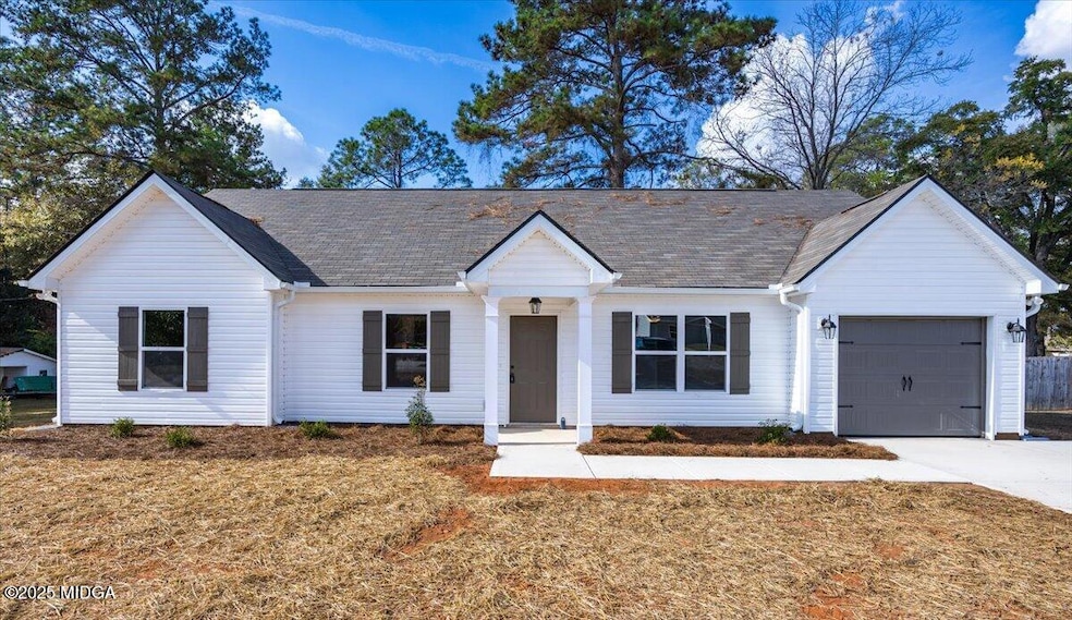 315 Lee St, Perry, GA 31069 - photo 1