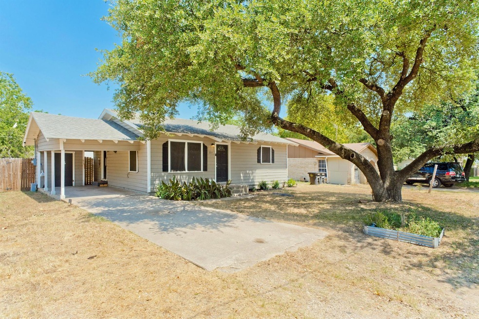 304 Franklin St, Cleburne, TX 76033 - photo 1