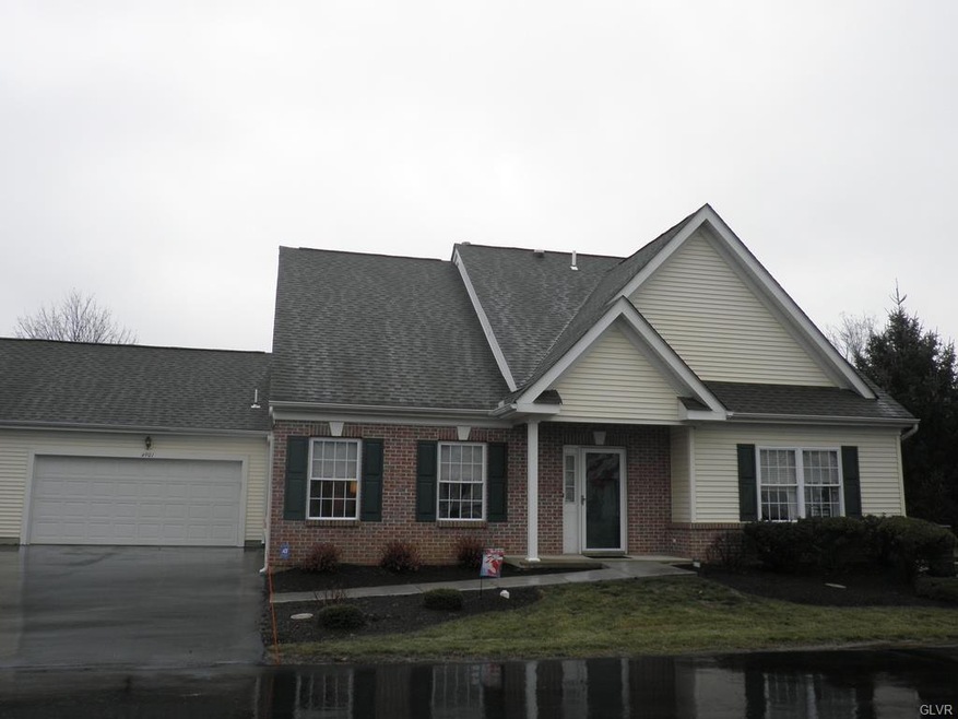 4901 Steeplechase Dr, Macungie, PA 18062 - photo 1