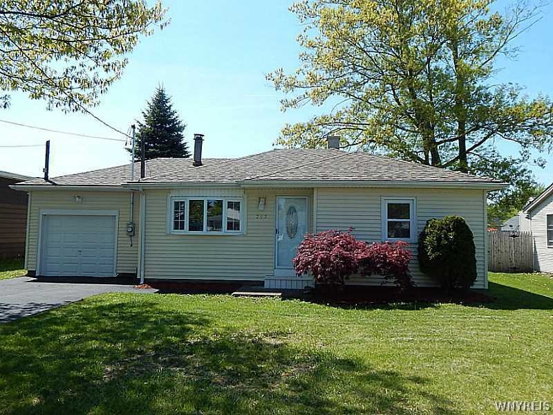 797 Meadow Dr, North Tonawanda, NY 14120 - photo 1