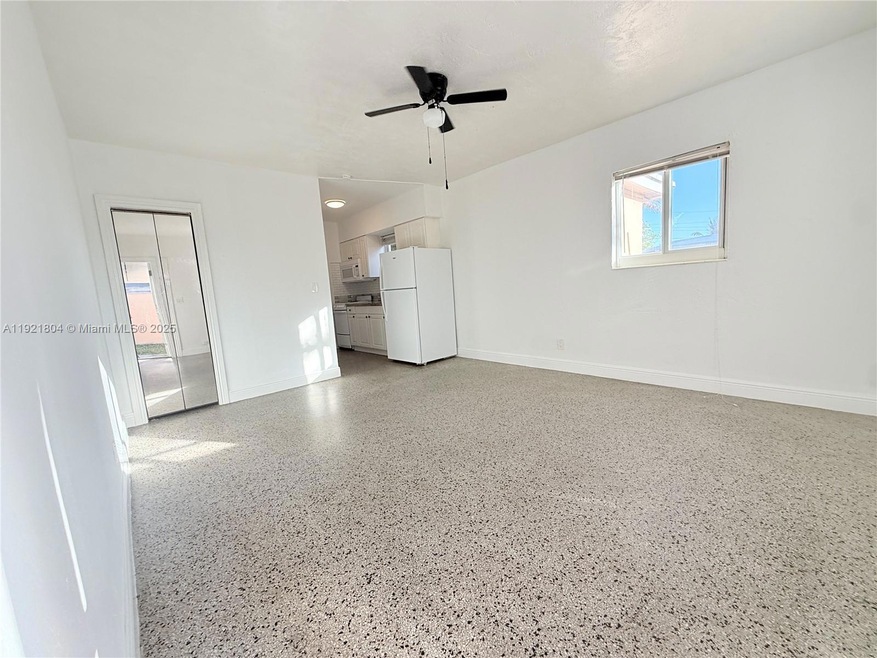 322 NE 6th St unit 3, Hallandale Beach, FL 33009 - photo 1