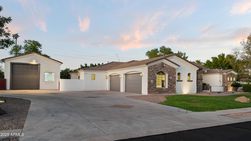 4 Car Garage & RV Garage