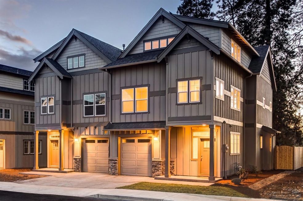 1043 SE Leonel Ln, Bend, OR 97702 - photo 1