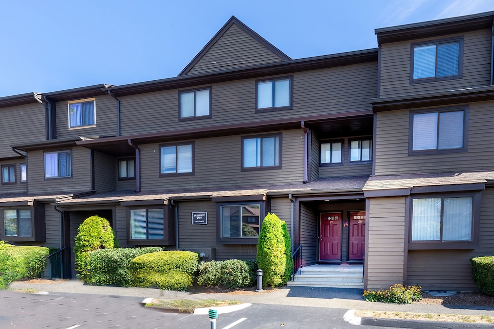 115 Fillow St unit 19, Norwalk, CT 06850 - photo 1