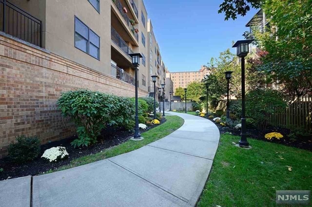 650 2nd St unit 4A, Hoboken, NJ 07030 - photo 1