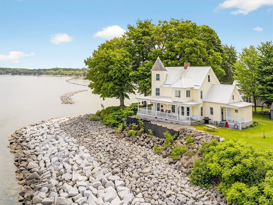 *TWO PIECES Of WATERFRONT* House On Lake Ontario &