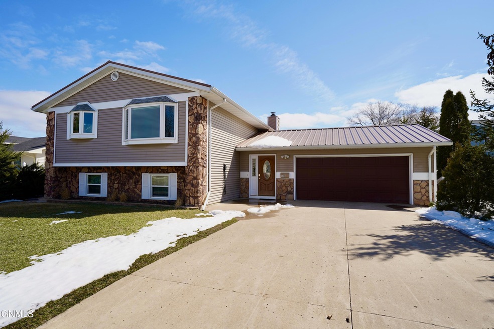 1710 3rd Ave NE, Jamestown, ND 58401 - photo 1