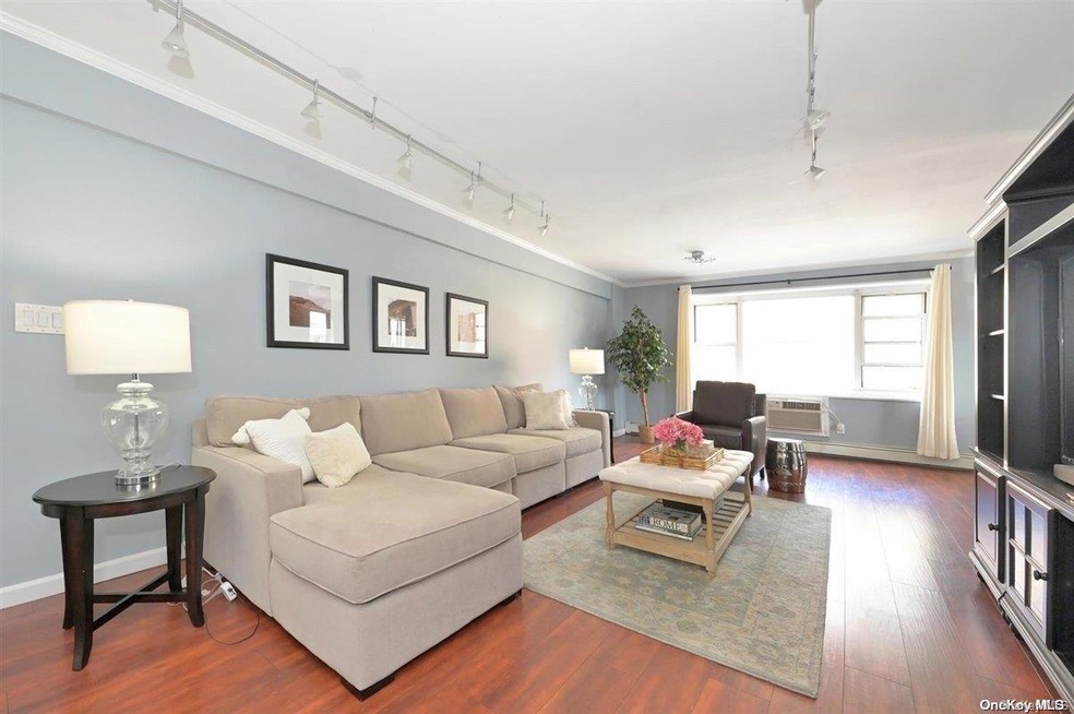 101 Lincoln Ave, Mineola, NY 11501 - photo 1