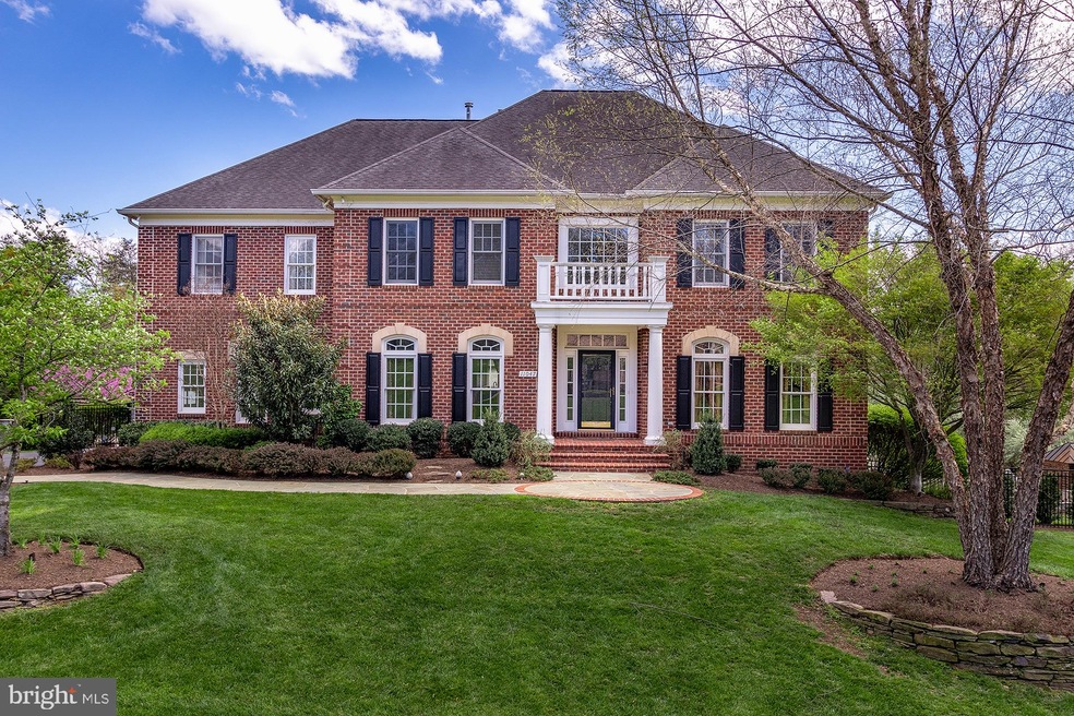 11047 Heathland Dr, Oakton, VA 22124 - photo 1