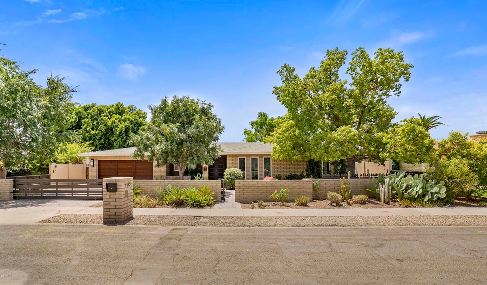 7136 N 15TH Place