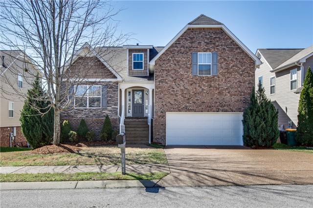 This Wyngate home boasts wonderful curb appeal with brick, stone, and siding!  