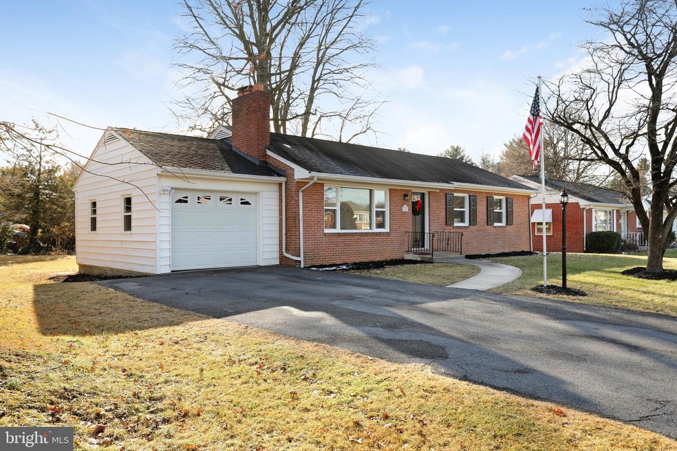 17917 Oak Ridge Dr, Hagerstown, MD 21740 - photo 1