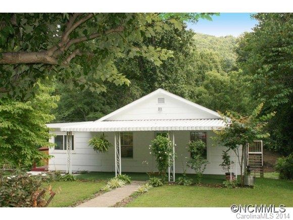 Cute Farmhouse Cottage!