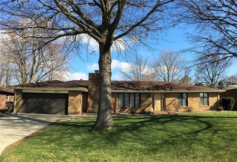 4560 Chapel Dr, Columbus, IN 47203 - photo 1