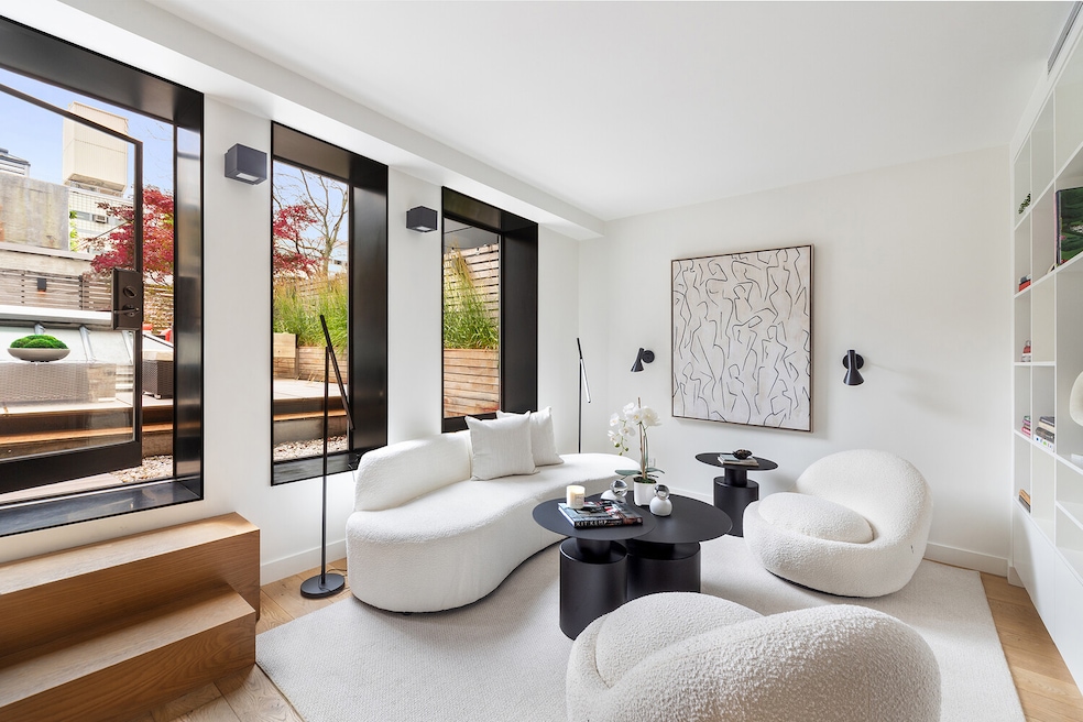 Sold $1,965,000 • Co-Listing Agent