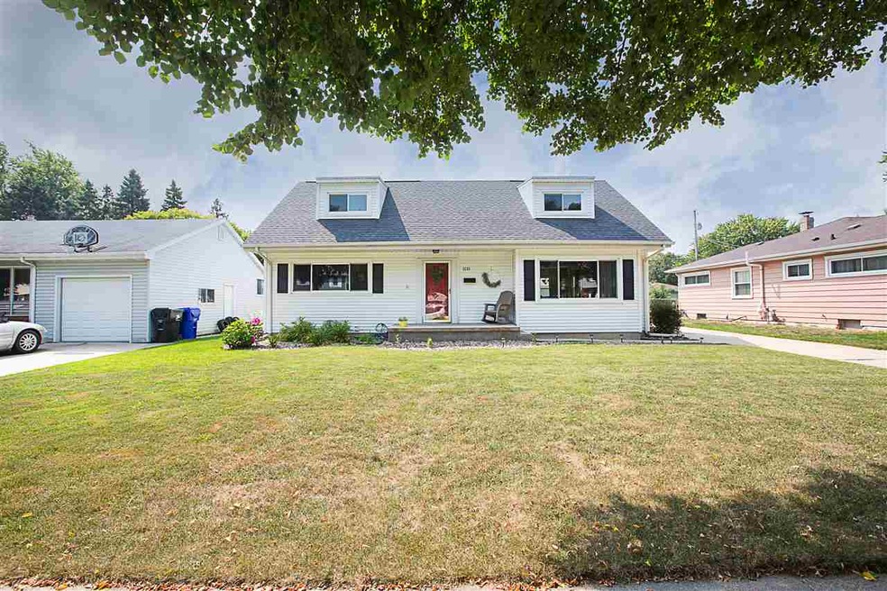 1131 W Parkway Blvd, Appleton, WI 54914 - photo 1