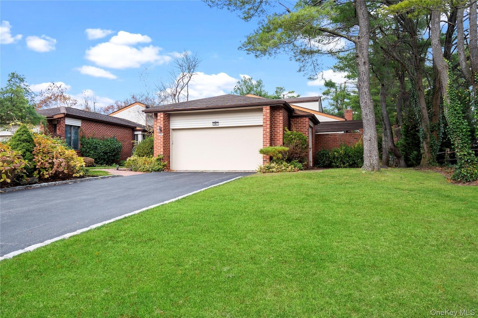 147 Darters Ln, Manhasset, NY 11030 - photo 1