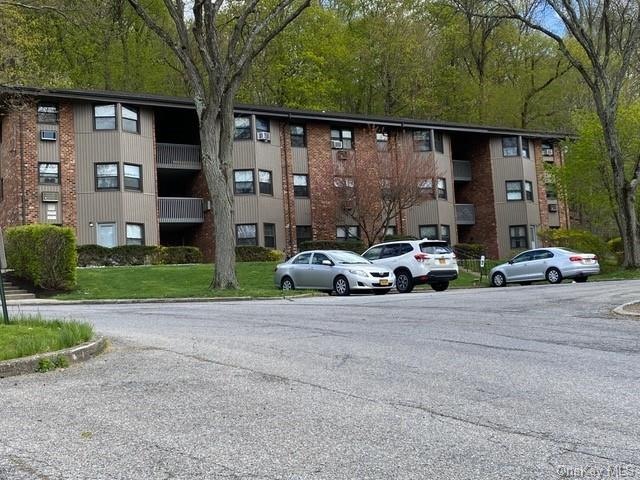 61 Charter Cir unit C2, Ossining, NY 10562 - photo 1