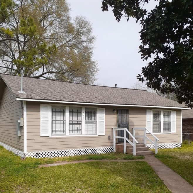 7641 Crofton St, Houston, TX 77028 - photo 1